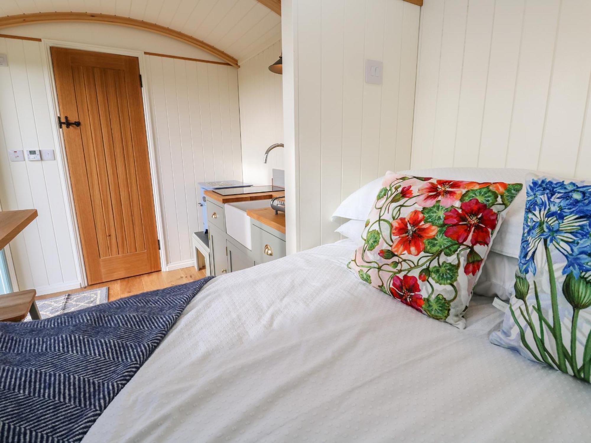 Lower Trewern Shepherds Hut Holiday home *