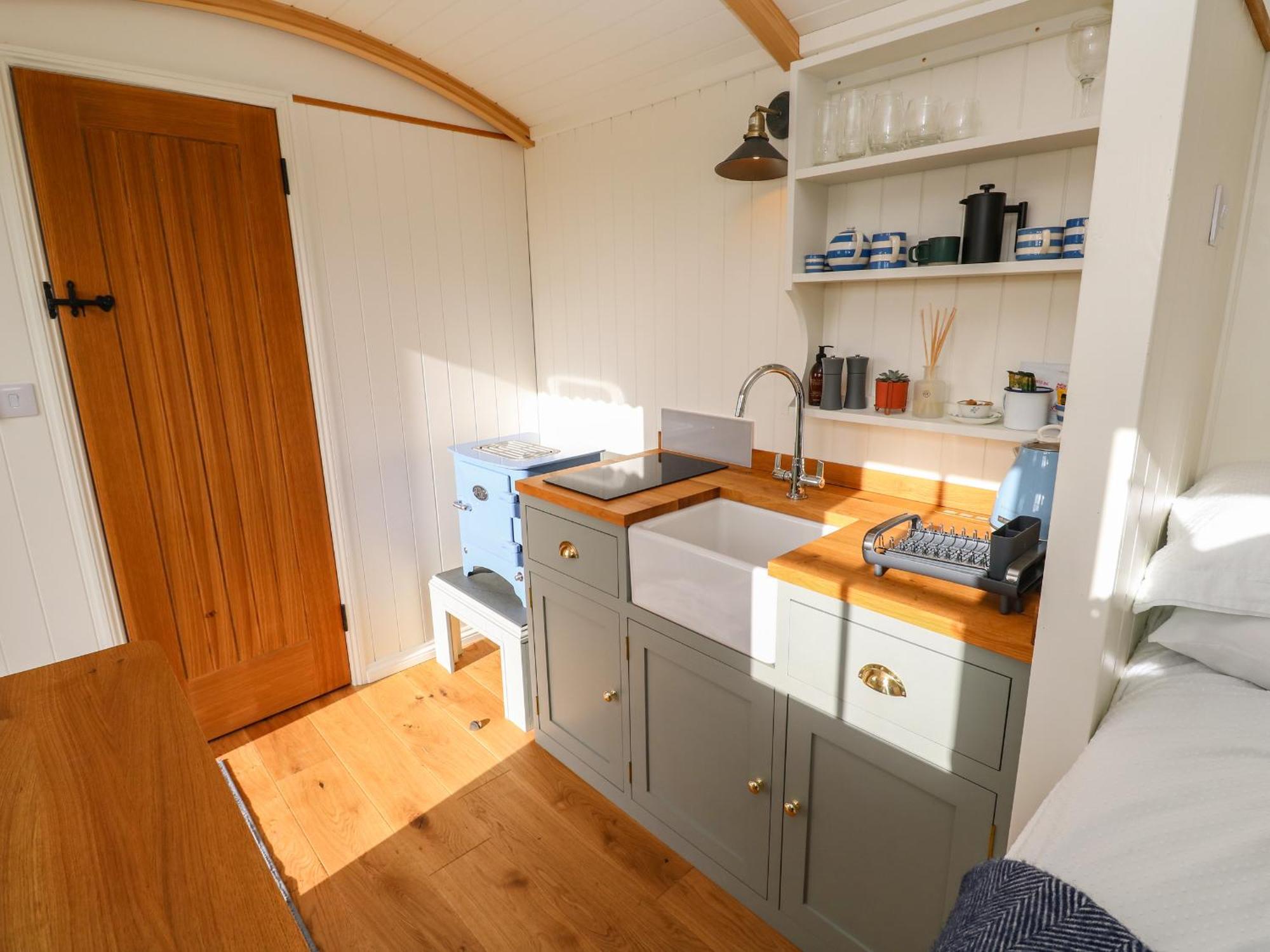 Lower Trewern Shepherds Hut Holiday home *