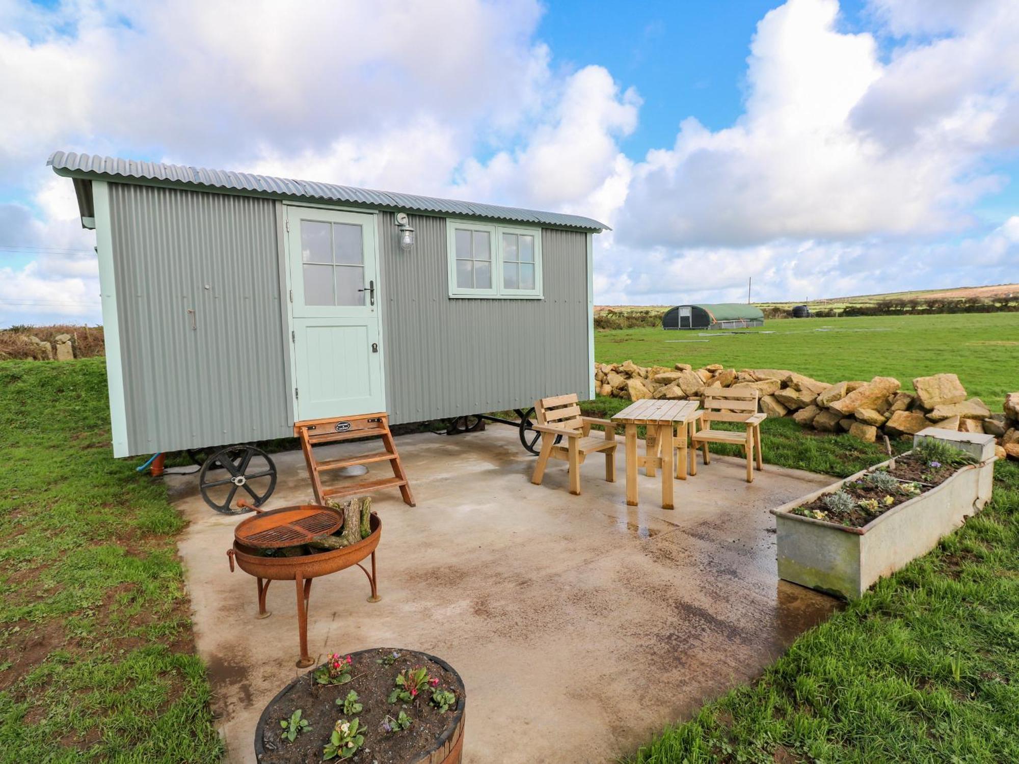 Lower Trewern Shepherds Hut Holiday home Penzance